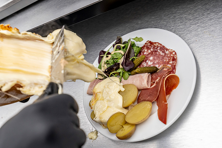 Assiette raclette charcuterie